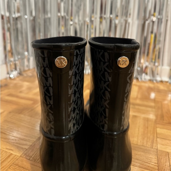 MICHAEL KORS
Sutter Logo Rubber Rain Boot - Picture 2 of 4